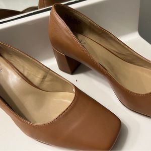 Naturalizer pumps stylish and comfortable size 9.5